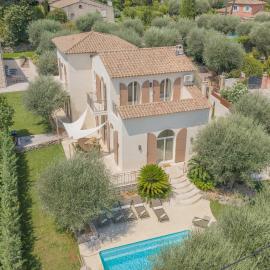 Private Villa with Pool for 10 Guests in Cannes-Mougins