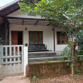 Greenways Home Stay, hotelli kohteessa Chegāt