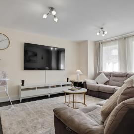 Horley 4-bedroom House, next to Gatwick Airport
