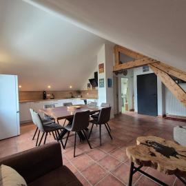 Appartement entier pour 8 personnes piscine intérieure en option, viešbutis mieste Baratier
