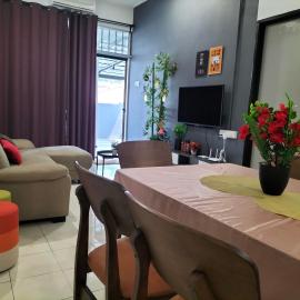 4PAX 2B2B Seremban Homestay Labu, Ainsdale, Gateway