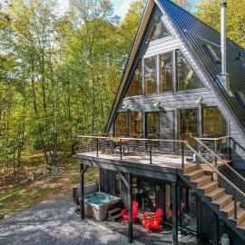 Stunning New Construction Modern Beautiful, готель у місті МакГенрі