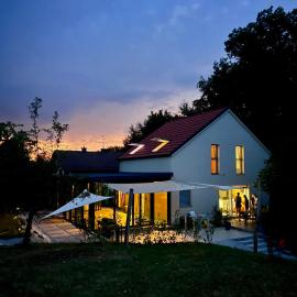 Heaven resort - retreat centre, hotel in Podplat