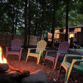 Tiny House on the Battenkill River, hotelli kohteessa Greenwich