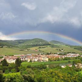 Monolocale immerso nella natura vicino Firenze, מלון בLe Sieci