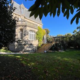 chambres d'hôte de charme dans manoir avec sauna et jaccuzzi, hotell i Douarnenez