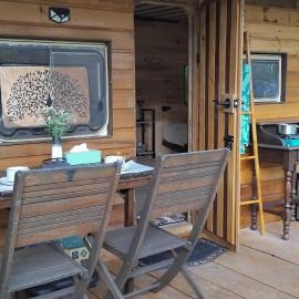 Caravane en bois, hotel em Dommartin-le-Saint-Père
