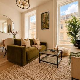 Central Georgian Apartment Near Parade Gardens