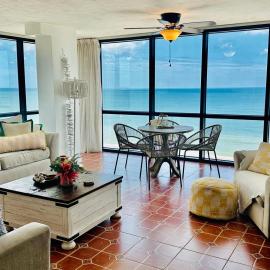 Daytona oceanfront two-bedroom suite, hotel in Daytona Beach