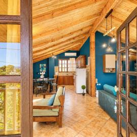 Evoikos Blue Villa-Sea View & Garden for 5 by ΜΡS, hotel ad Áyioi Apóstoloi