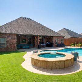 Gateway to Downtown OKC! Elegant Home, hotel en Yukón