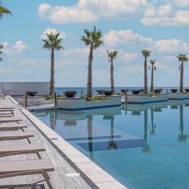 Stylish Beachfront Escape with King Suite and Ocean Views