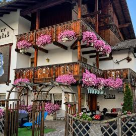Inter Hotel B&B, hotel v Vigo di Fassi