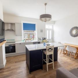 Dale Cottage - Sleeps 6, Cosy Terrace House, Hotel in Burley in Wharfedale