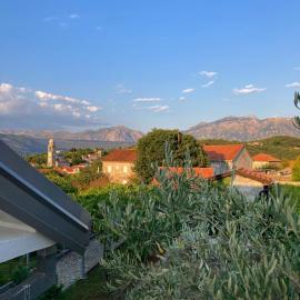 Luštica three-bedroom apartment