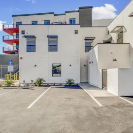 Vista 2-Bedroom Apartment - Free Wifi - Near Beach, hotel in Vista