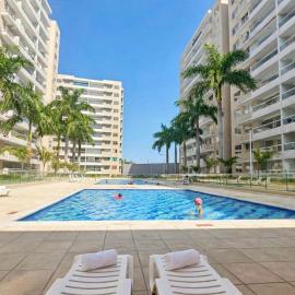 Apto 3Hab Piso 5 Piscina Gym Wifi Aire AC Parqueadero Soledad, hôtel à Soledad