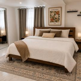 Cozy getaway 2 bedrooms 2 baths in Laval, hotel en Laval