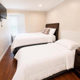 Delightful 1 bedroom house in South Surrey White Rock neighborhood, hotel in Surrey