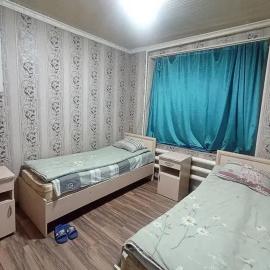 Вечер хостел، فندق في أوش