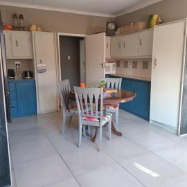 Entire House Art House Thaba nchu, hotel a Thaba Nchu