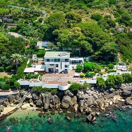 Prestigious Villa Seafront Sassolini Beach Scauri Italy, hotel em Scauri
