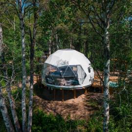 Refuge Bay's Aer XL Dome Luxury Off Grid Escape, Hotel in Cherhill