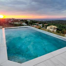 Azure - URANIA Luxury Suite with Pool، فندق في Spárton