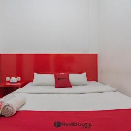 RedDoorz @ Galuh Mas, hotel in Karawang