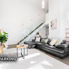 Foundry Top Floor 2BR Loft Parking & Workspace