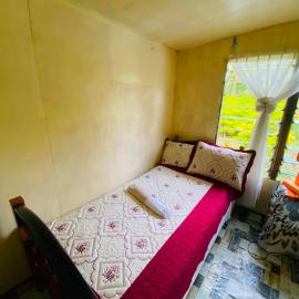 Esthersia Homestay, hotell i Nggeleni