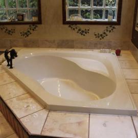 Bedrooms in Sooke Wonderland - Hot Tub - Pool - Koi Pond, hotel di Sooke
