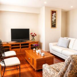 Bright Modern 3BR Home, Free Parking, Family