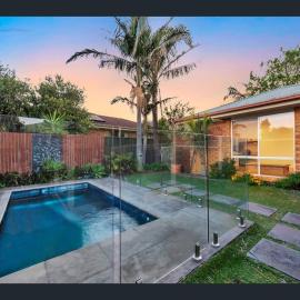 Luxurious Garden Getaway in Cranbourne East, Australia, khách sạn ở Cranbourne West
