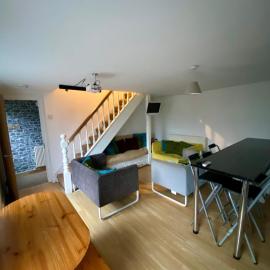 4 room,11 people backpackers style house, Hotel in Llwyn-y-pia