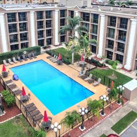 Clarion Hotel & Suites