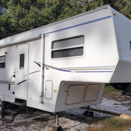 RV private wooded area C2, Hotel in Palatka