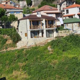 The house in the Cobbled road Suite, hotel in Karpenisi