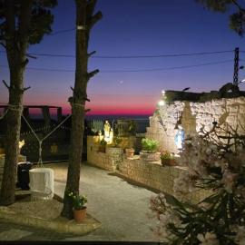 Eagles Nest Guesthouse- Grey Lily Suite, Hotel in Jrān