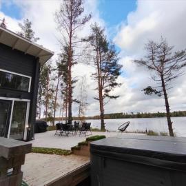 Forest lakehouse A with jacuzzi