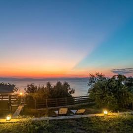 Sadova Messinia Pearl Cozy Seafront House，Avia的飯店