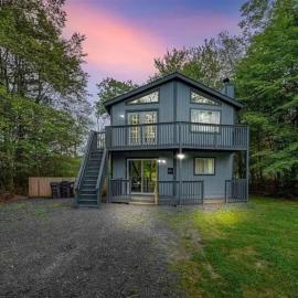 Poconos Chalet, Game Room, Hot Tub & Firepit