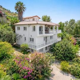 Panoramic Sea & Mountain View Villa in Alanya