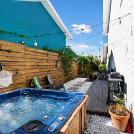 Beach house|Hot Tub, DT 7min, Games & Fenced Patio