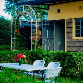 Tua, hotel i Sagana