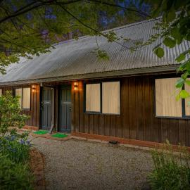 Little Cherry - Forest Garden, Emerald, hotel a Emerald