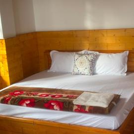 Krishna Home Stay, hotel di Kharāg