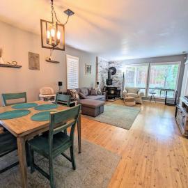 Spacious Family Friendly Townhome at Lakeside Park, viešbutis mieste Šelanas