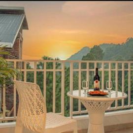 The Golden Gatehouse l Kasauli l Self Cooking Bonfire By Crown Stays, hotel v destinaci Kasauli