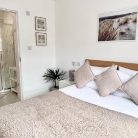 Spacious En-suite Private Double Bedroom